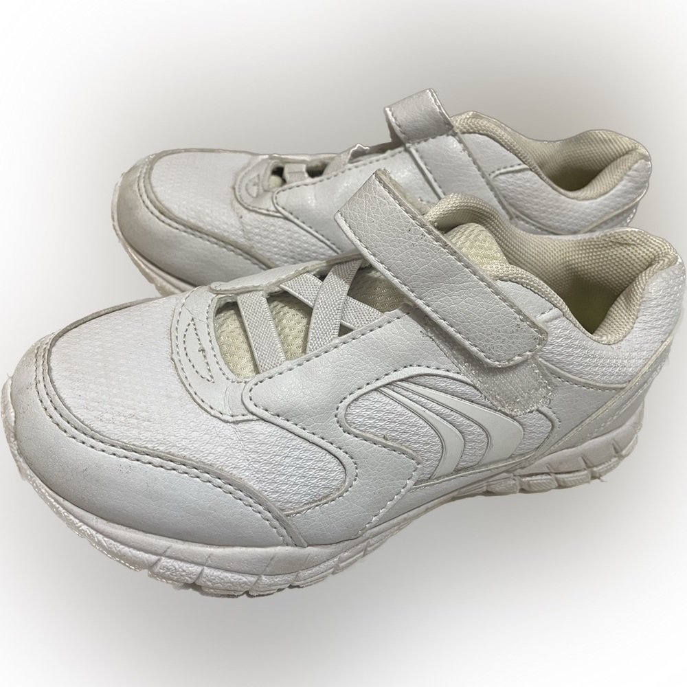 White smart fit girls sneakers